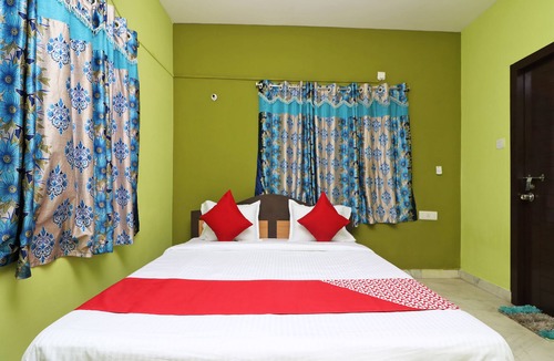 Bhowanipore Hotel | OYO 7111 Fanindra Guest House