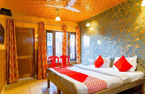 Srinagar Hotel | OYO 71293 Hotel Vikram