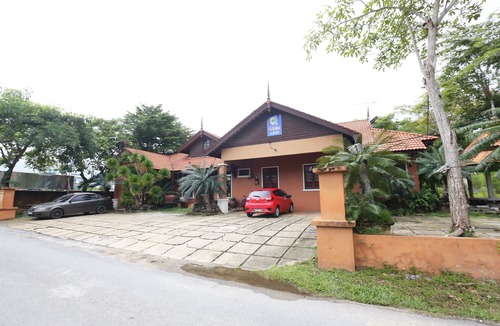 Kampung Gong Badak Hotel | OYO 89523 Villa Sri Mayang