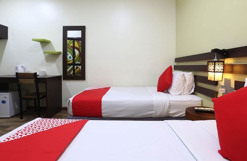 Paka Hotel | OYO 90045 Dalyla Inn Hotel