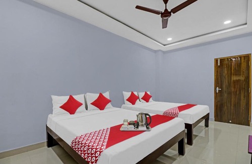 Puttur Hotel | OYO 90170 Anjeramma Residency