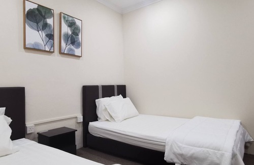 Penampang Hotel | OYO 90372 Greybirds Hostel