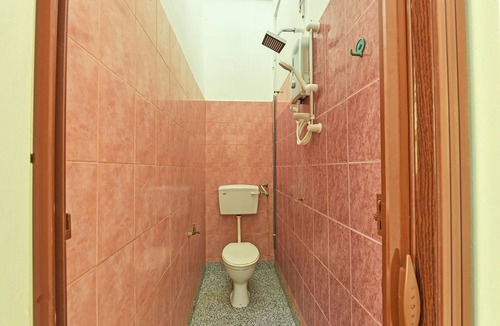 Pasir Puteh Hotel | Oyo 90639 Hotel Azimah