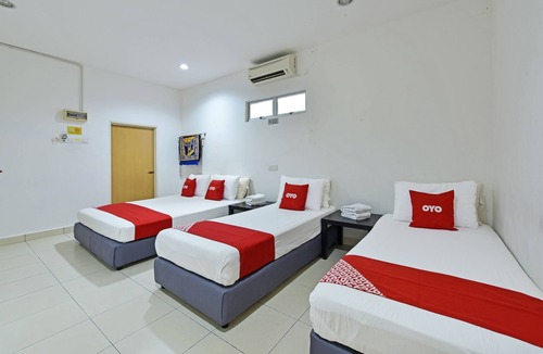 Bukit Hantu Hotel | OYO 90879 Eleven Inn