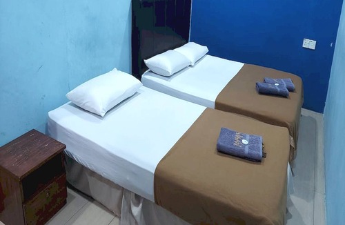 Kampung Pumpong Hotel | OYO 90937 Tanjak Hotel