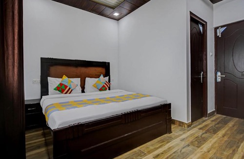 The Mall Road Hotel | OYO Flagship 78464 Sizzling View Home Stay
