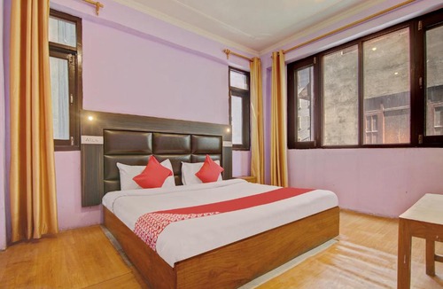 Srinagar Hotel | OYO Hotel Dew