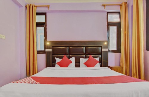 Srinagar Hotel | OYO Hotel Dew