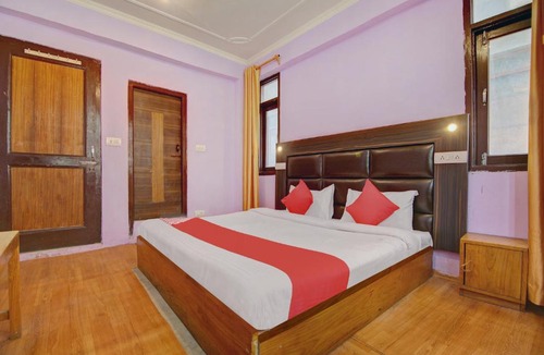 Srinagar Hotel | OYO Hotel Dew