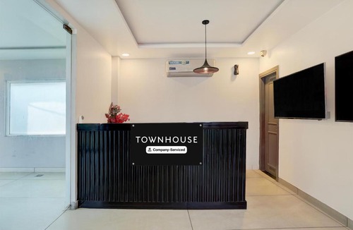 Mohangarh Hotel | OYO Townhouse Deva Road Lucknow