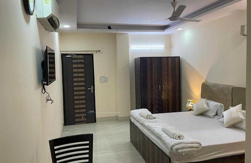 Gurugram Hotel | OYO White House Tower