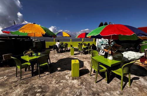 Darjeeling Bed & Breakfast | P Square Resto Cafe n Stay