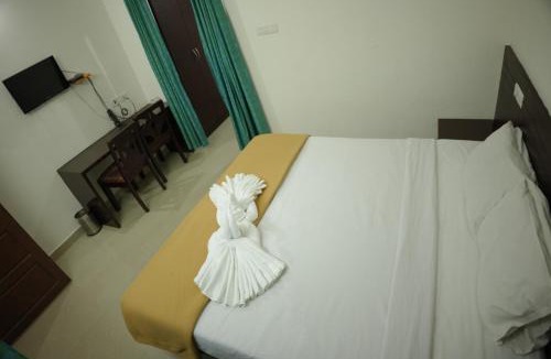 Chirayinkil Hotel | Padmatheertham Inn