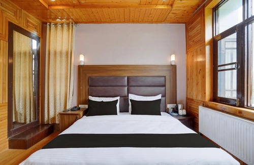 Srechan Hotel | Palette Hotel Regency Valley View Pahalgam By CheckIn