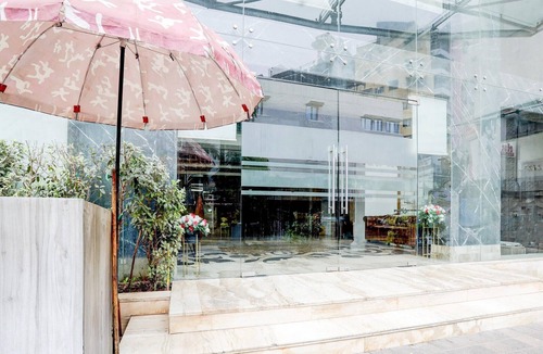 Ahmedabad City Centre House | Palette River Front Railway Station