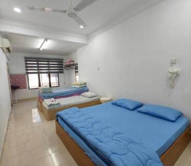 Pangkor Island House | Pangkor Island Seaside @ 4 rooms Homestay