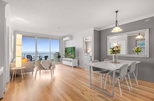 Maroochydore Resort | Panoramic Beachfront Escape | 180° Ocean Views | Heated Pool & Spa
