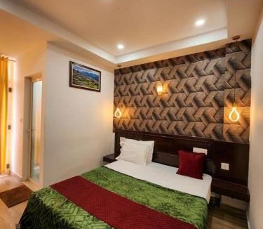 Periyur Hotel | Parudeesa Pool Resort