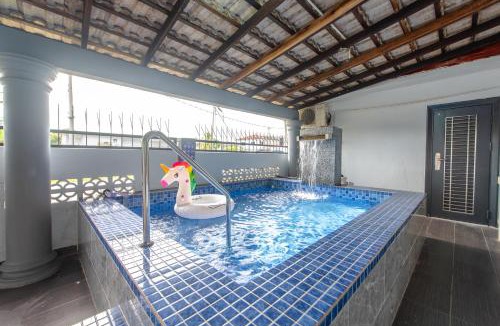 Taman Tanjung House | PD Corner Lot 5R3BR 16pax Pool Homestay 5min to Beach