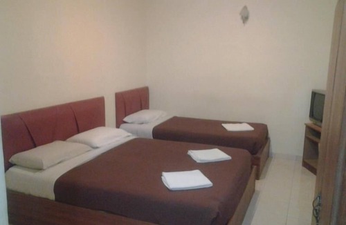 Kampung Ayer Meleleh Hotel | PD Sea Front Hotel