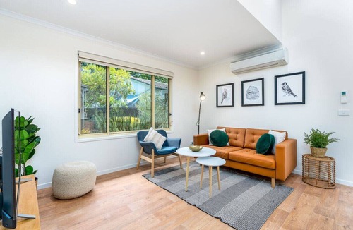 Dickson Apartment | Peaceful 1BR Courtyard Unit in quiet Dickson