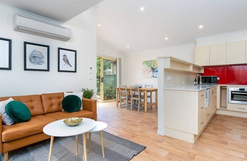 Dickson Apartment | Peaceful 1BR Courtyard Unit in quiet Dickson
