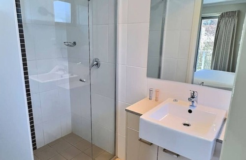 Turner Apartment | Peaceful 2 and half bedroom in Turner close to Braddon