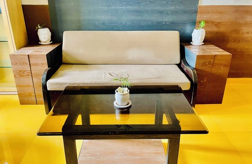 Versova Bed & Breakfast | Peaceful 2BHK in Versova Mumbai with multiple balconies