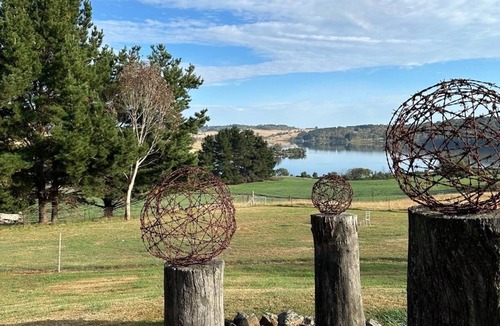 Oberon House | Peaceful farmhouse retreat with breathtaking lake views—charm meets tranquility✨