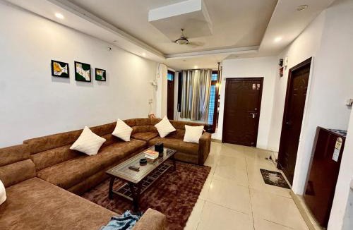 Shivpuri Apartment | Peacenest stays 3bhk, fully furnished