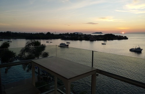 Downtown Kota Kinabalu Apartment | Pelagos Suites. Sunset Seaview with infinity pools 4B3R LUXURY 10PAX