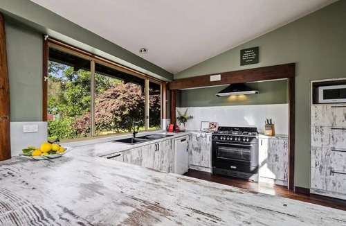 Pemberton House | Pemberton Forest View Retreat
