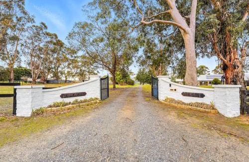 Cranboune South House | Perfect Family Getaway in Cranbourne South