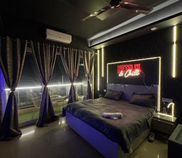 Greater Noida Apartment | Perfect for Netflix & chill in Homzy FEEL AT HOME