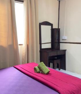 Kampung Pasir Hantu Hotel | Perhentian Chatek Family Inn