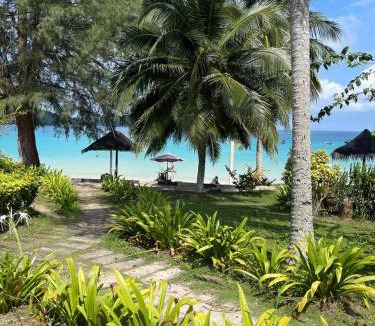Pulau Perhentian Besar Resort | Perhentian Island Resorts - PIR BS