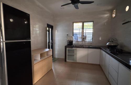 Bandar Baru Permas Jaya House | Permas Jaya Corner Homestay -Event -Party -TablePool -Karaoke -BBQ
