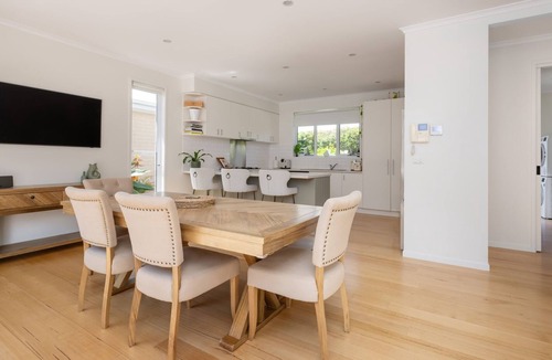 Sandringham House | Pet Friendly - Evergreen by the Bay