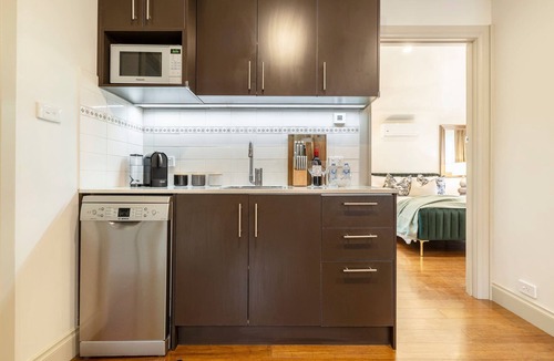 Ivanhoe House | Pet-friendly guesthouse with garden and playground