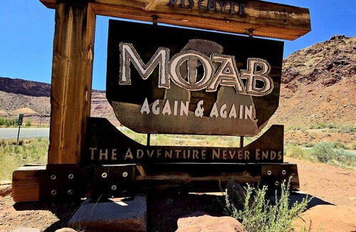 Moab House | Pet-Friendly Moab Tiny Home Near Arches | Sleeps 6 | Private Porch | Desert View