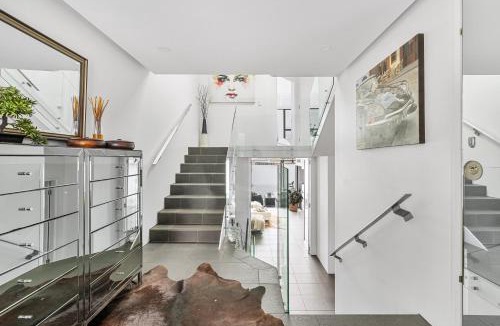 Balmain East House | Pet Friendly Waterfront Escape in Balmain East!