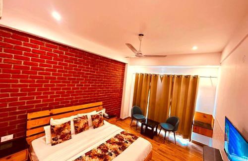 Mussoorie Hotel | Pine View Luxury Resort With Mountain View & Premium Rooms Mussoorie