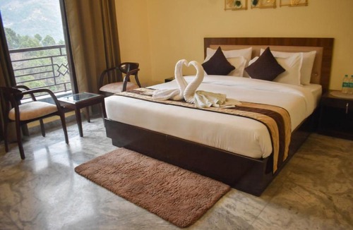 Kumarhatti Hotel | Pinewood Manor