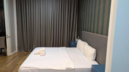 Gua Apartment | Platinum suits Klcc By Home Town