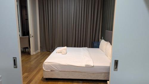 Gua Apartment | Platinum suits Klcc By Home Town