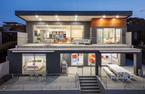 Mount Martha House | Point Haven Solar Pool, Basketball Court & Views