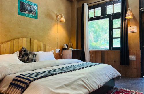 Banjar House | Pond & Stone Homestay