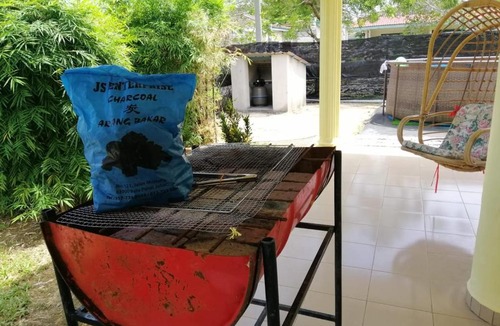 Taman Pantai Dickson Villa | Pool Bungalow (Purple & Green House)
