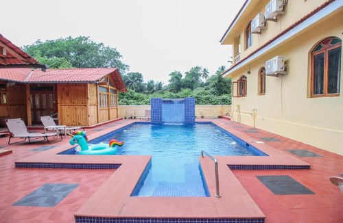 Sernabatim Apartment | Pool View 1BHK Home Colva, Goa