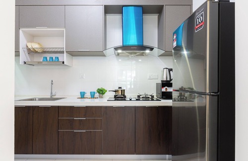 Seri Tanjung Pinang Condo | Pool View 3BR* Walk to SHOPS EAT * AC & Wi-Fi